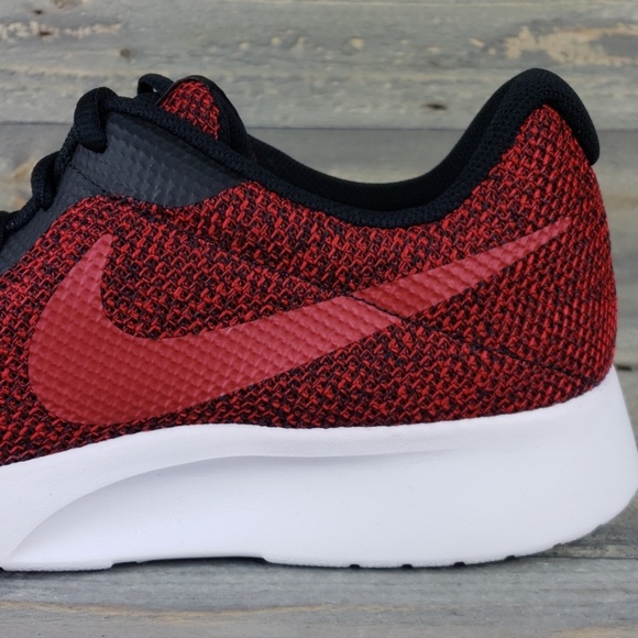 New Men's Nike Tanjun SE Running Shoe Gym Red - Picture 7 of 7